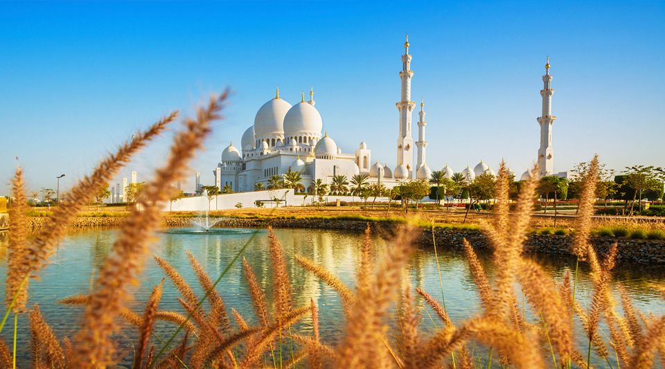 Sheik Zayed Grand Mosque in Abu Dhabi Sheik Zayed Grand Mosque in Abu Dhabi